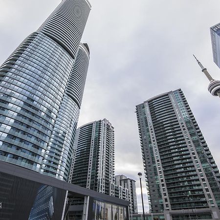 Royal Stays Condominiums - Upscale Downtown Suites Торонто Екстер'єр фото
