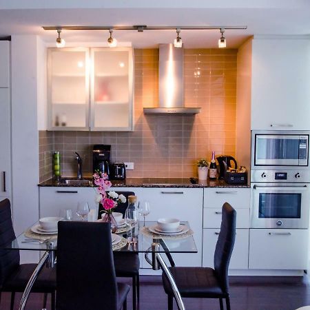 Royal Stays Condominiums - Upscale Downtown Suites Торонто Екстер'єр фото