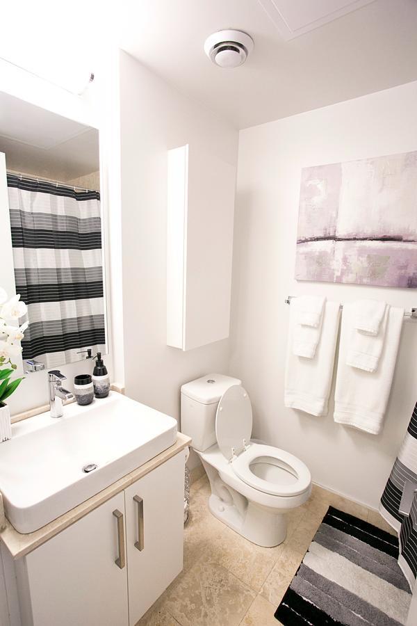 Royal Stays Condominiums - Upscale Downtown Suites Торонто Екстер'єр фото