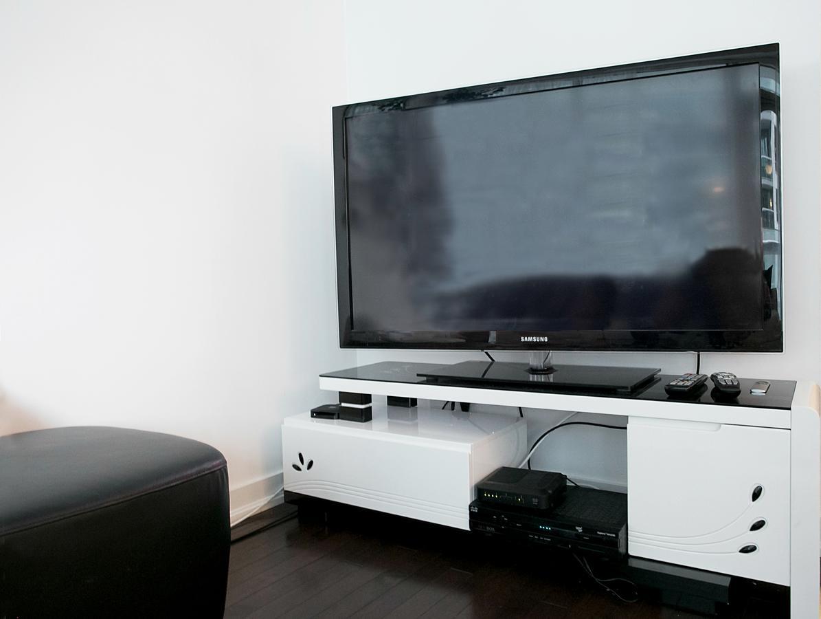 Royal Stays Condominiums - Upscale Downtown Suites Торонто Екстер'єр фото